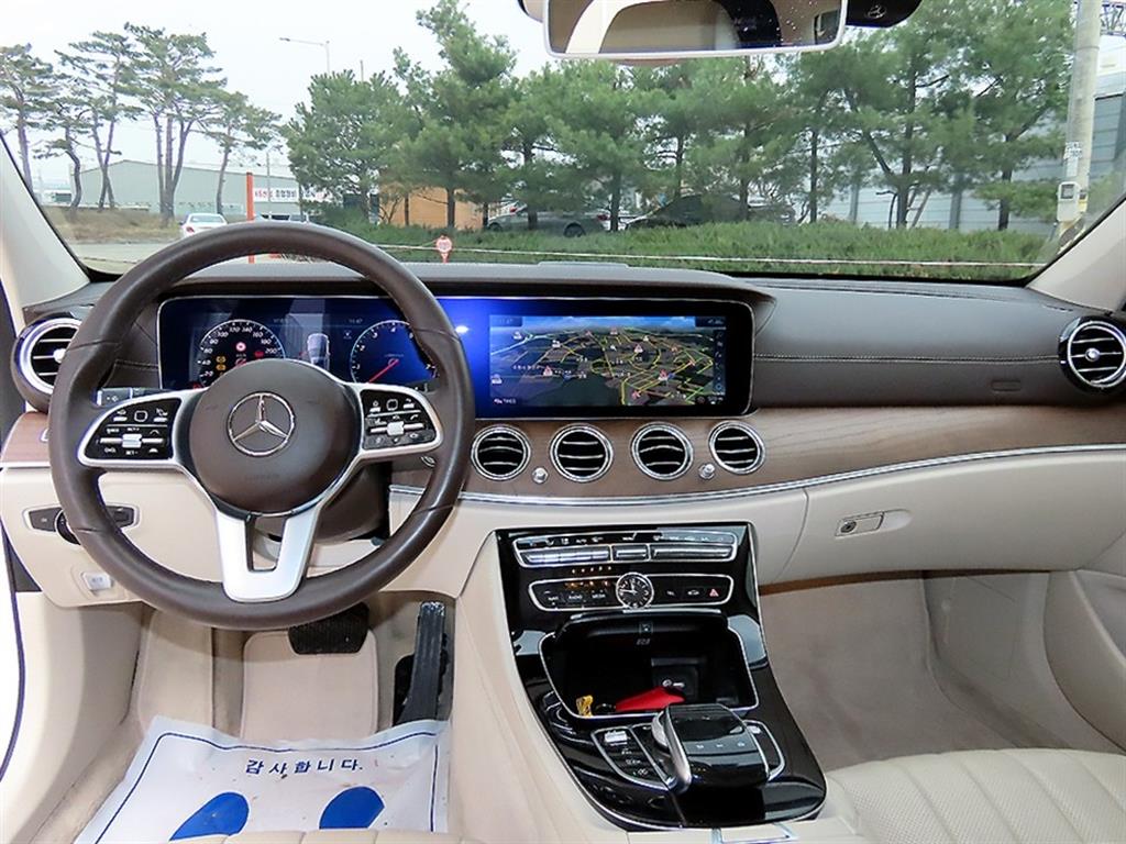 Mercedes Benz E class - Vista 7