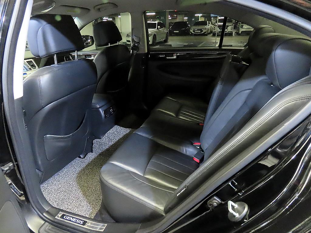 HYUNDAI Genesis - Vista 7