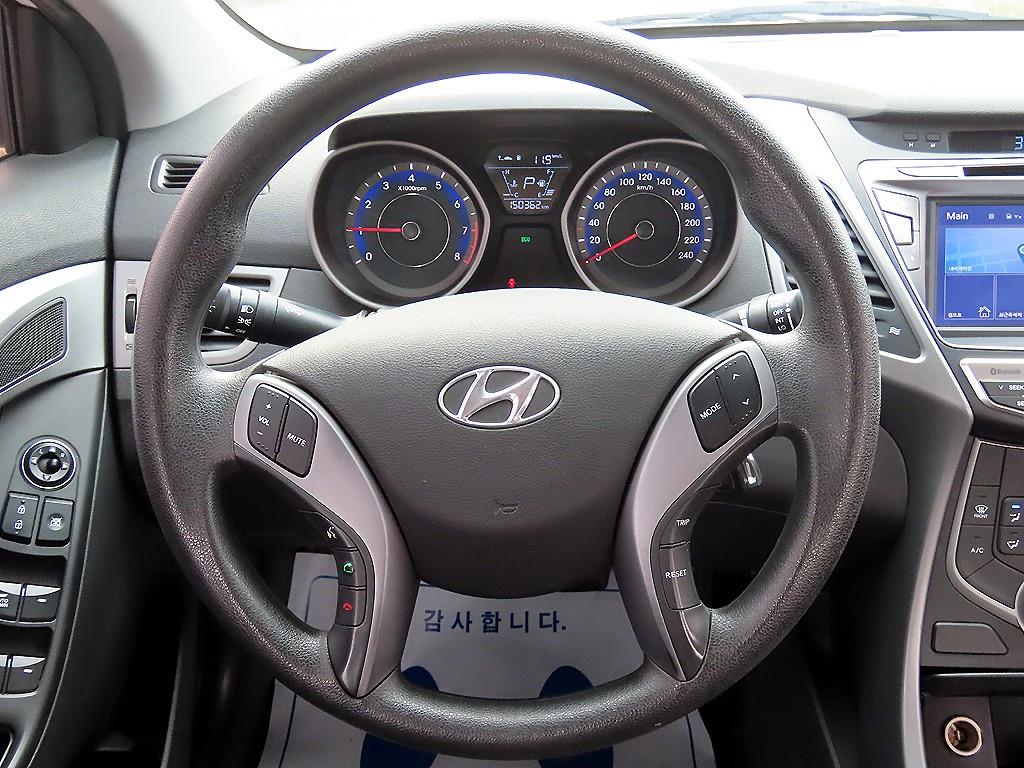 HYUNDAI Avante - Vista 7
