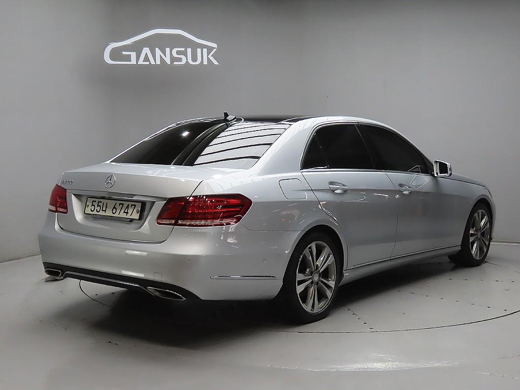 Mercedes Benz E class - Vista 7