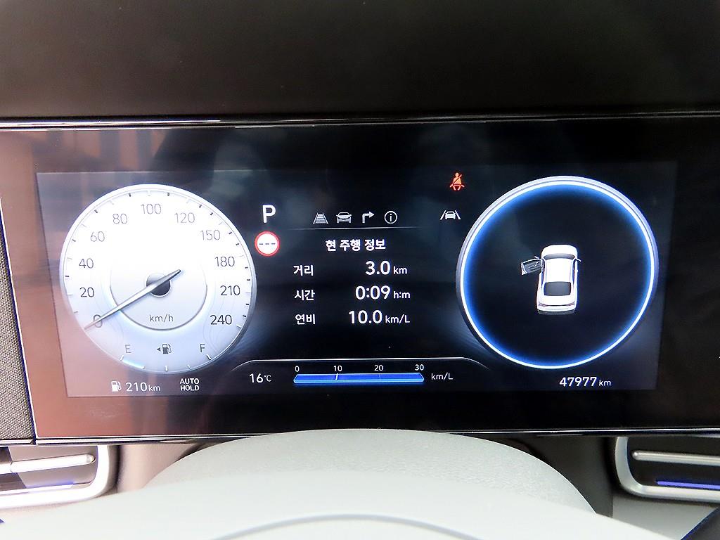 HYUNDAI Avante - Vista 9