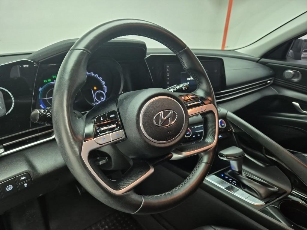 HYUNDAI Avante - Vista 9