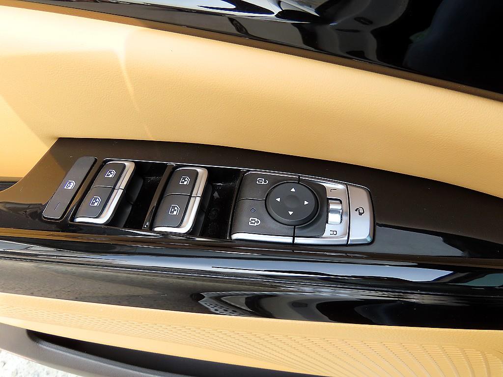 KIA Carnival - Vista 11