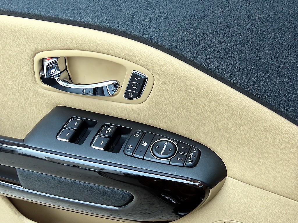 KIA Carnival - Vista 11