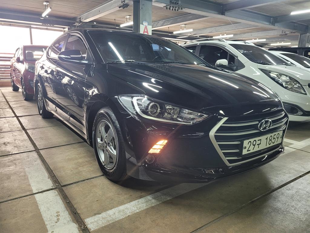 HYUNDAI Avante - Vista 5