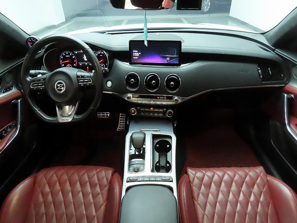 KIA Stinger - Vista 8