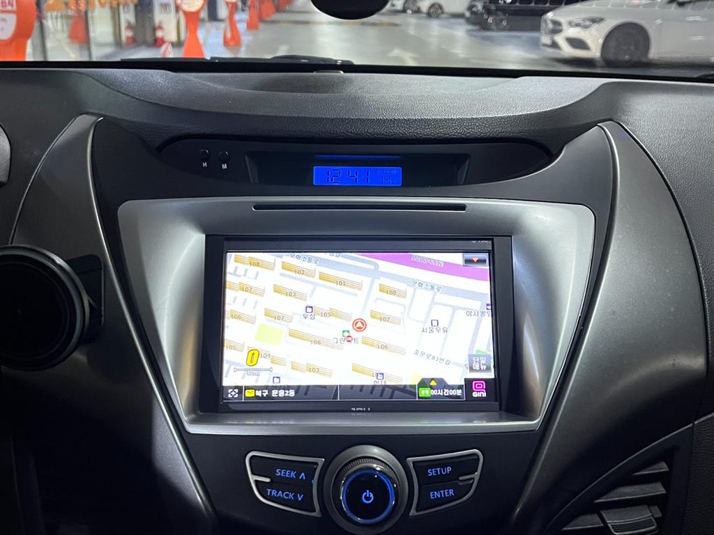 HYUNDAI Avante - Vista 8