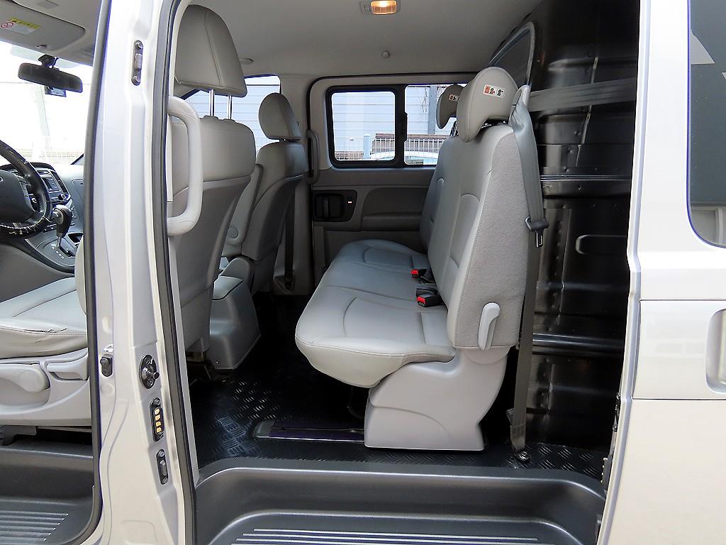 HYUNDAI Starex - Vista 6