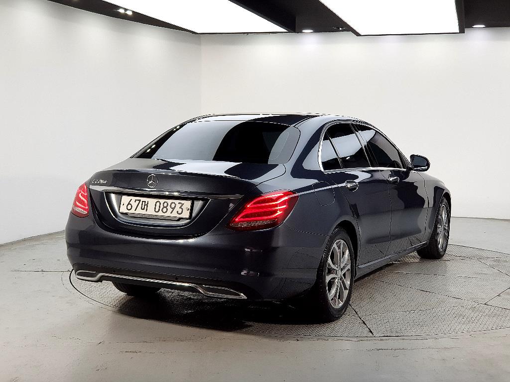 Mercedes Benz C Class - Vista 4