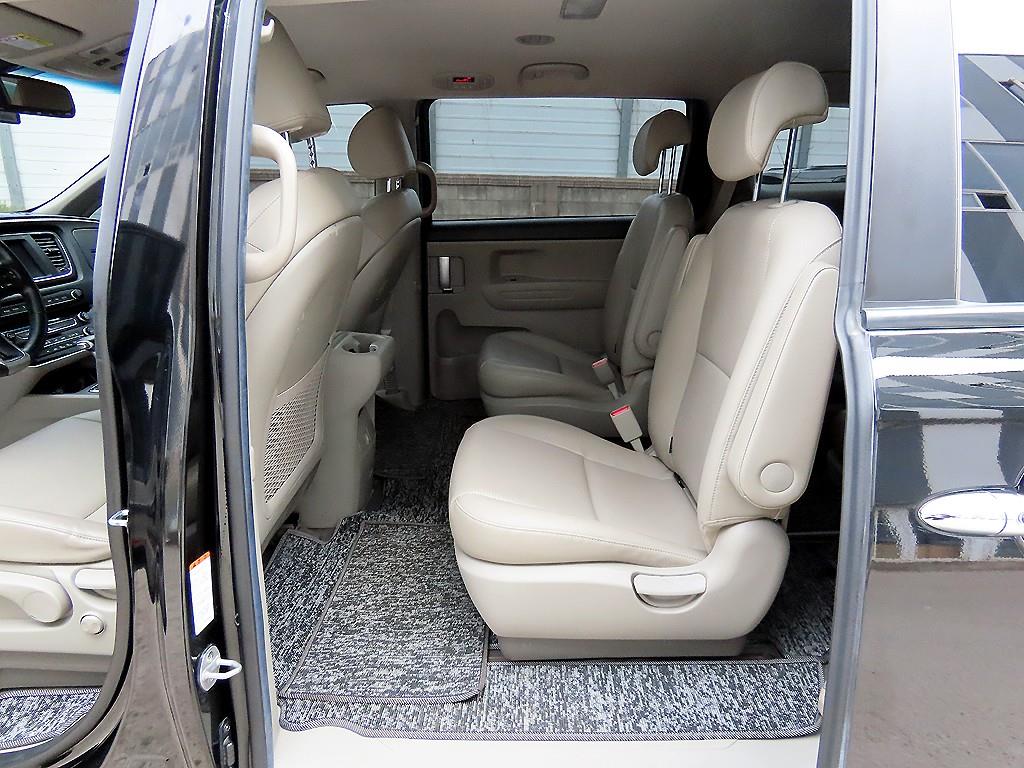 KIA Carnival - Vista 6