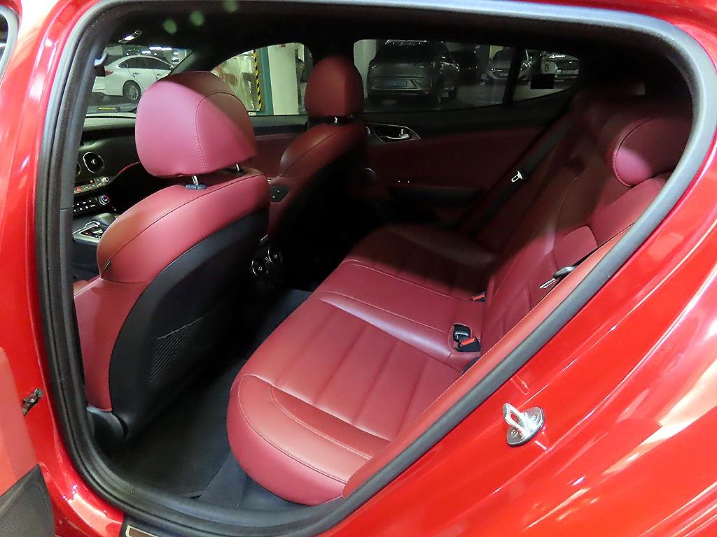 KIA Stinger - Vista 7