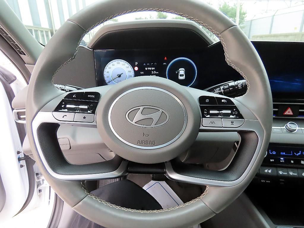 HYUNDAI Avante - Vista 8