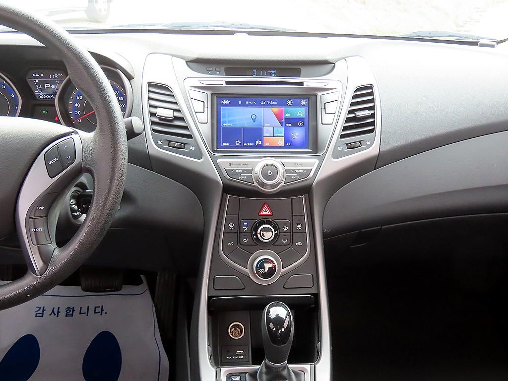 HYUNDAI Avante - Vista 10