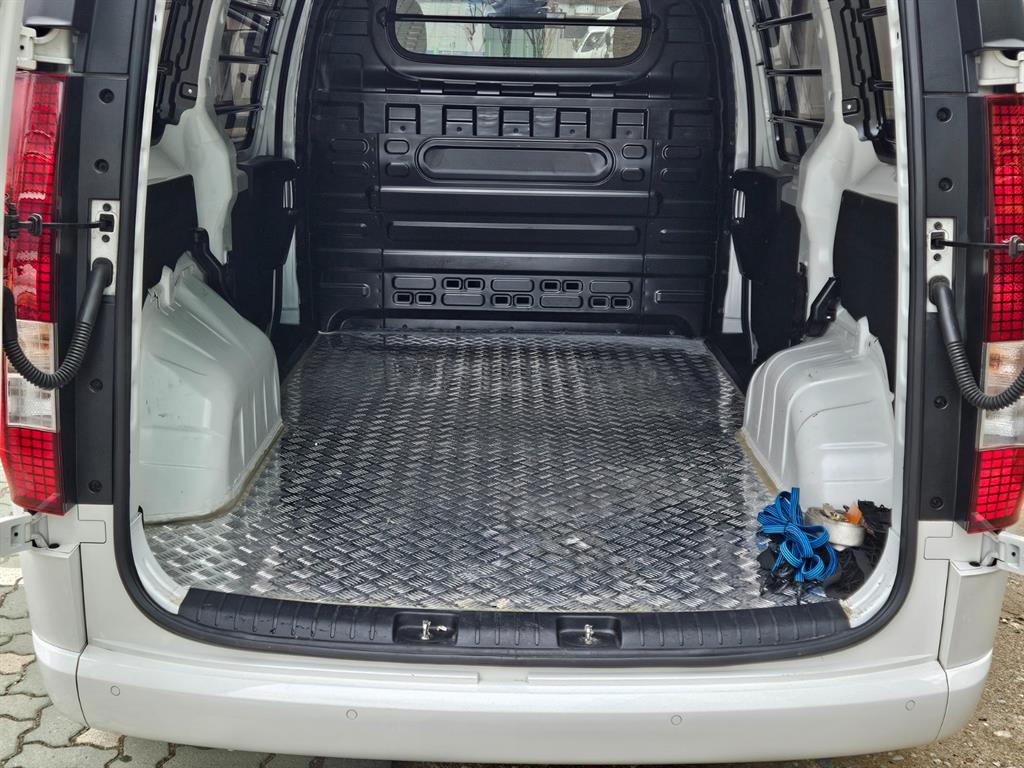 HYUNDAI Staria - Vista 6