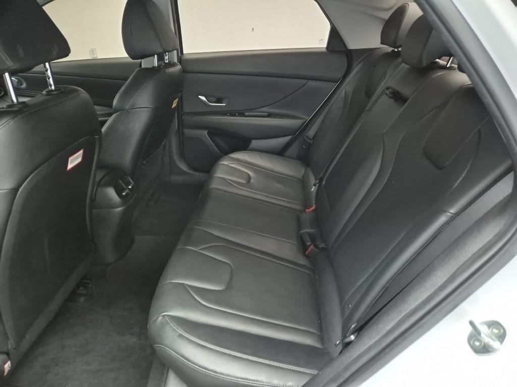 HYUNDAI Avante - Vista 12