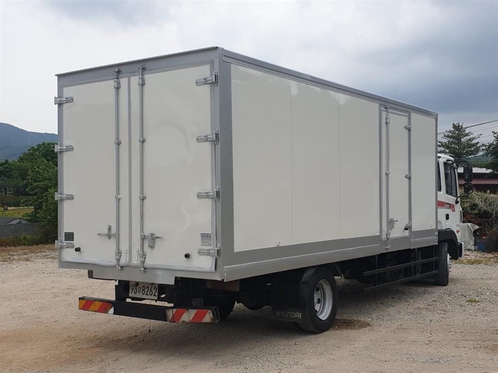 medium and large cargo truck - Vista 6