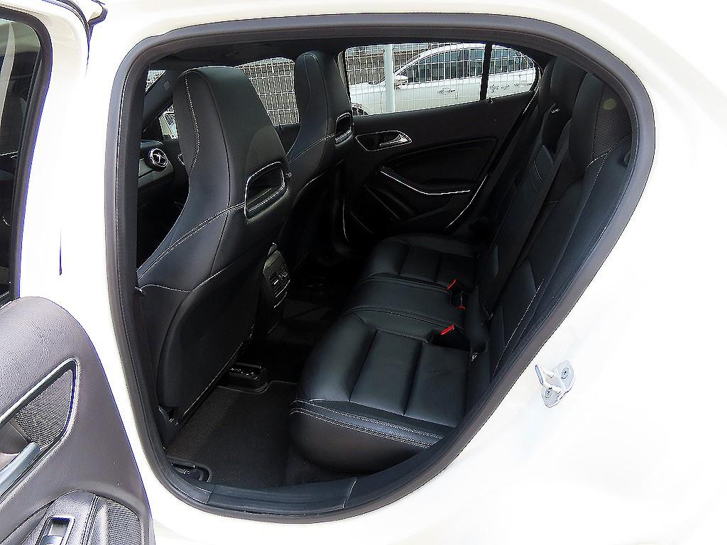 Mercedes Benz GLA Class - Vista 9