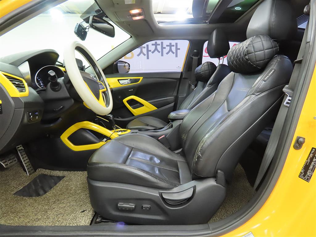 HYUNDAI Veloster - Vista 5