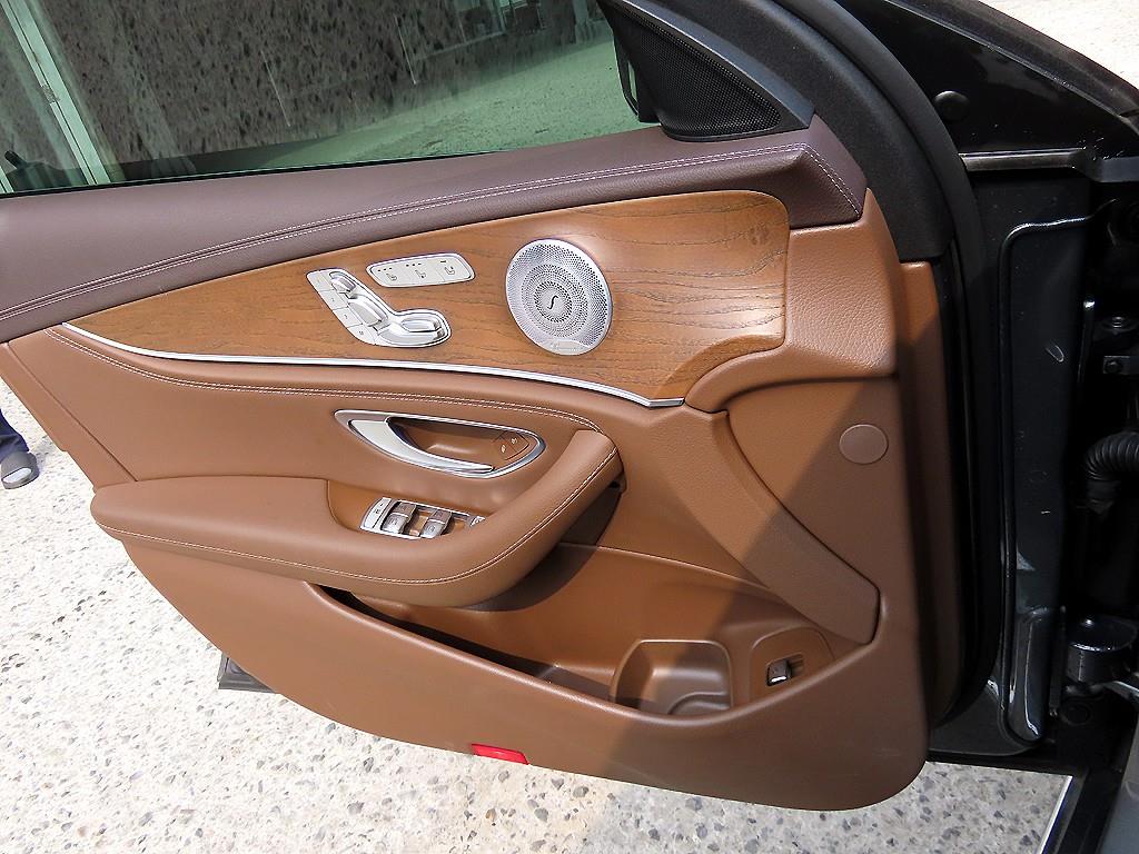 Mercedes Benz E class - Vista 12