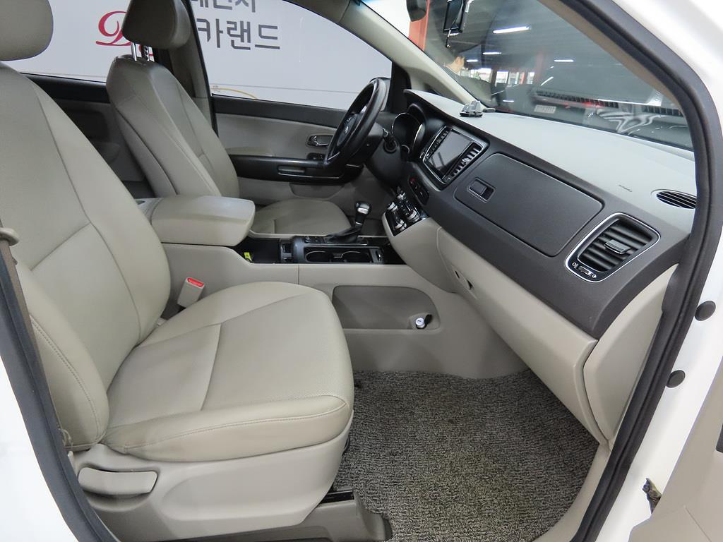KIA Carnival - Vista 6