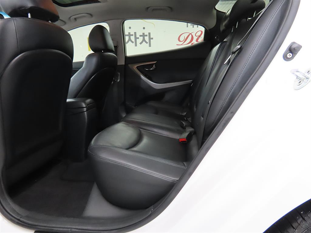 HYUNDAI Avante - Vista 6