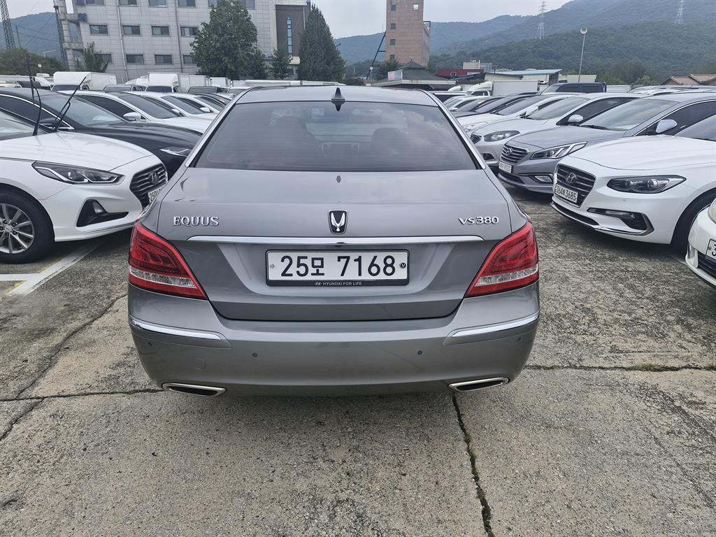 HYUNDAI Equus - Vista 4