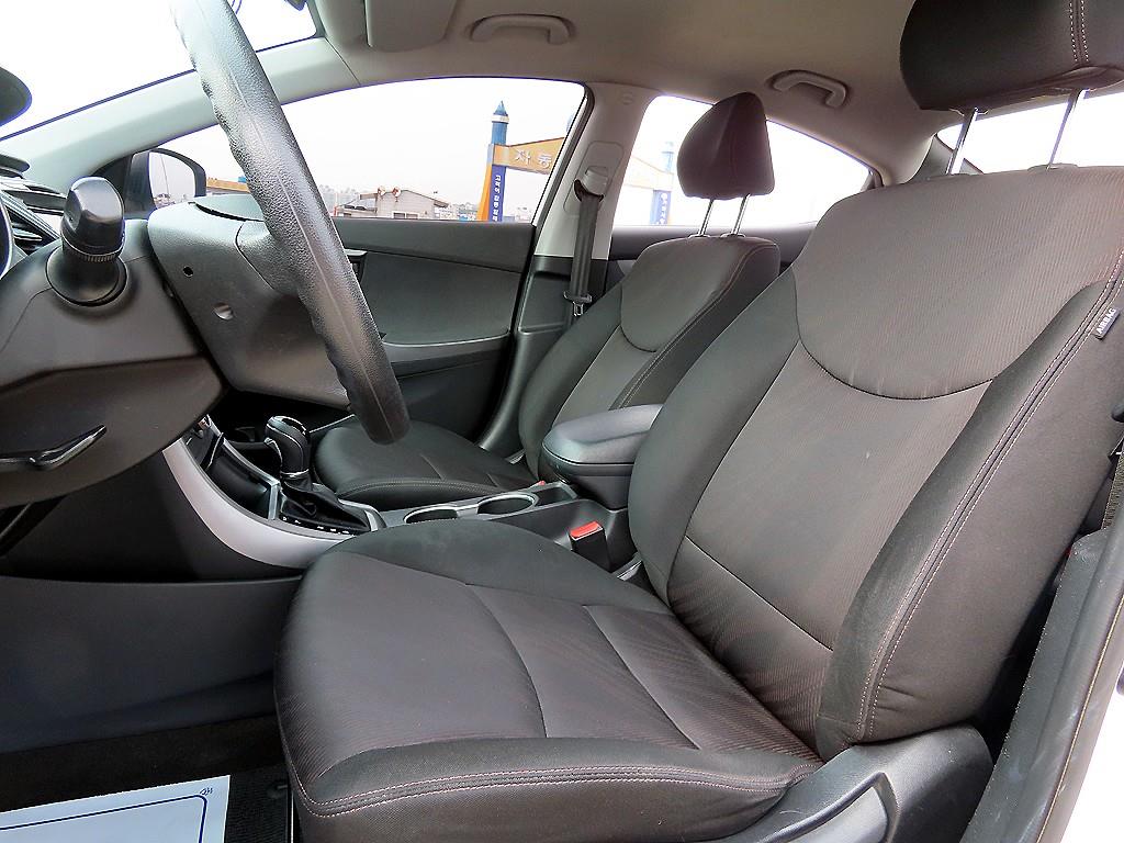 HYUNDAI Avante - Vista 5