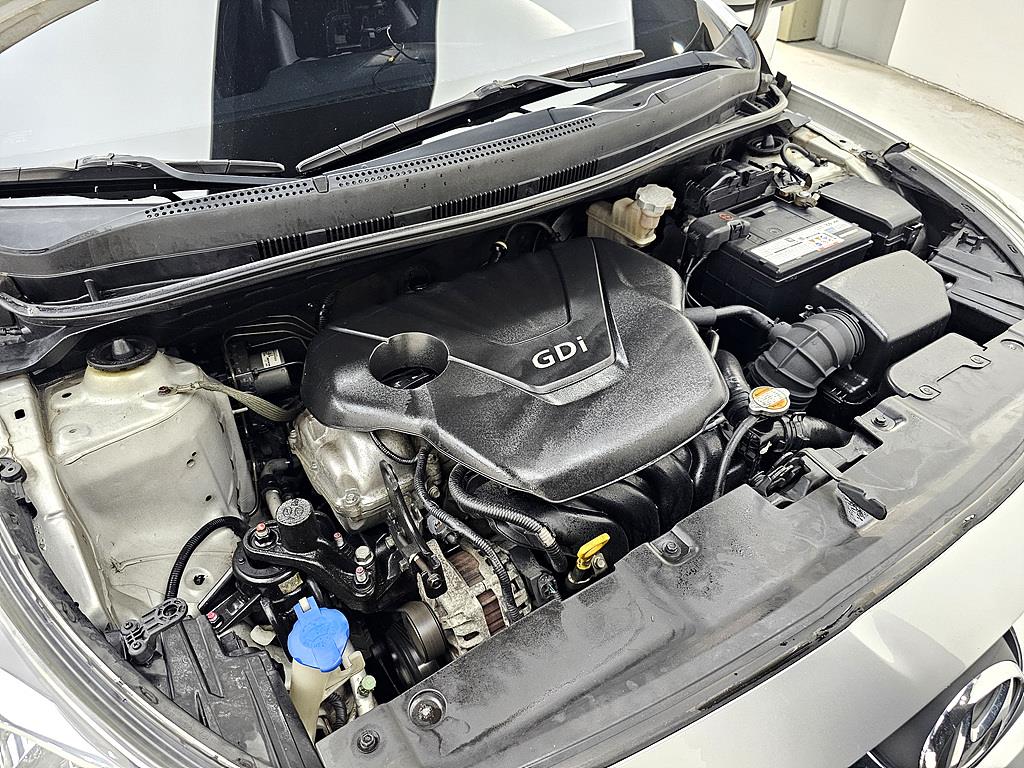 HYUNDAI Accent - Vista 6