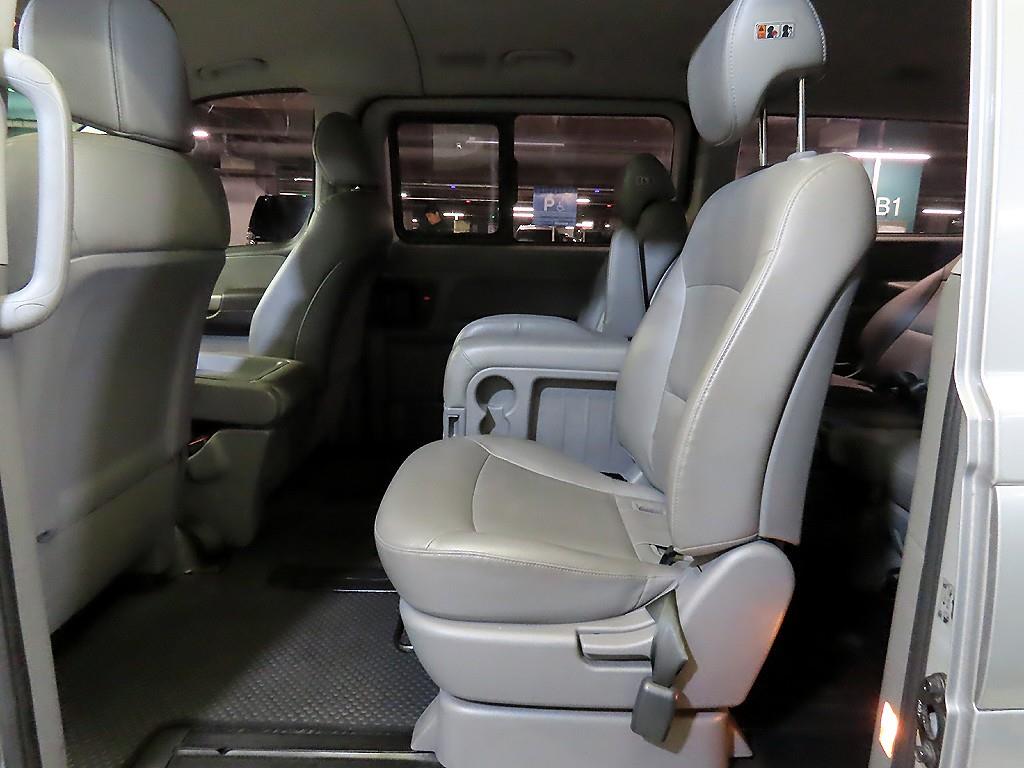 HYUNDAI Starex - Vista 7