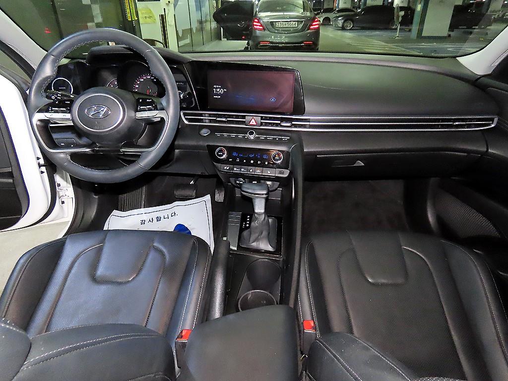 HYUNDAI Avante - Vista 10