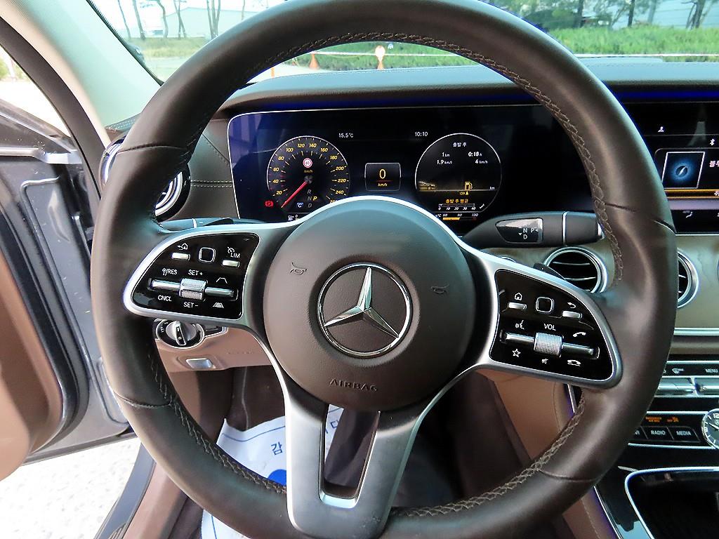 Mercedes Benz E class - Vista 9