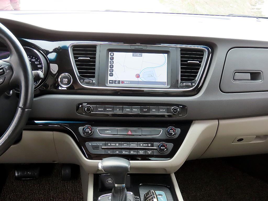 KIA Carnival - Vista 9