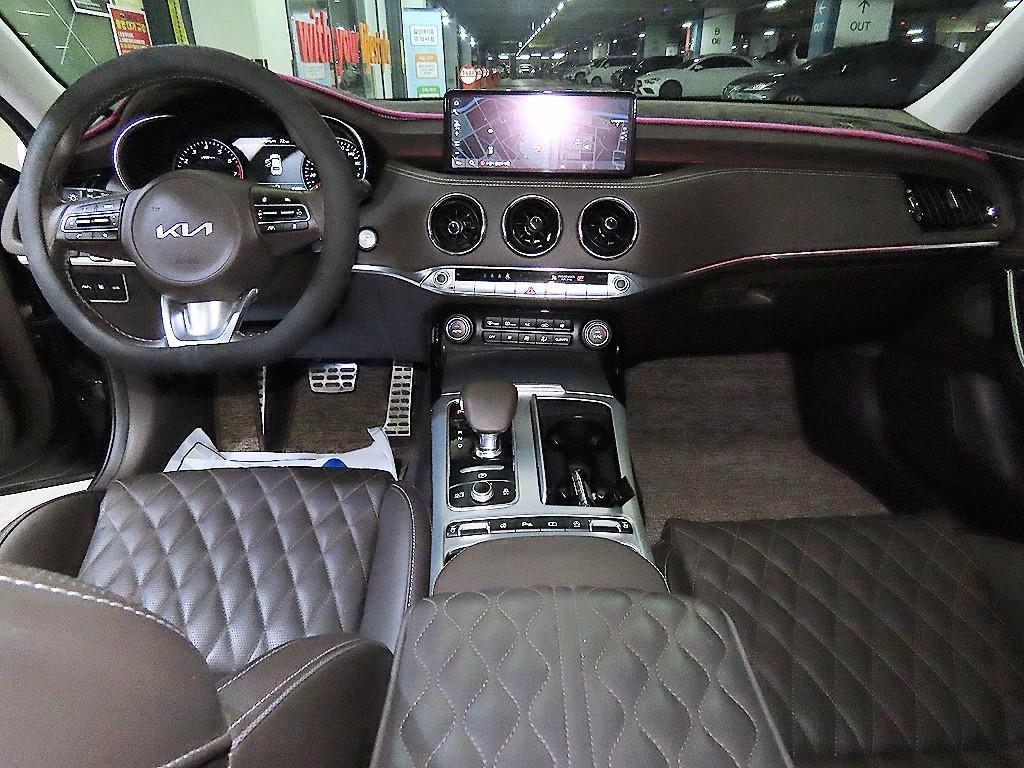 KIA Stinger - Vista 10