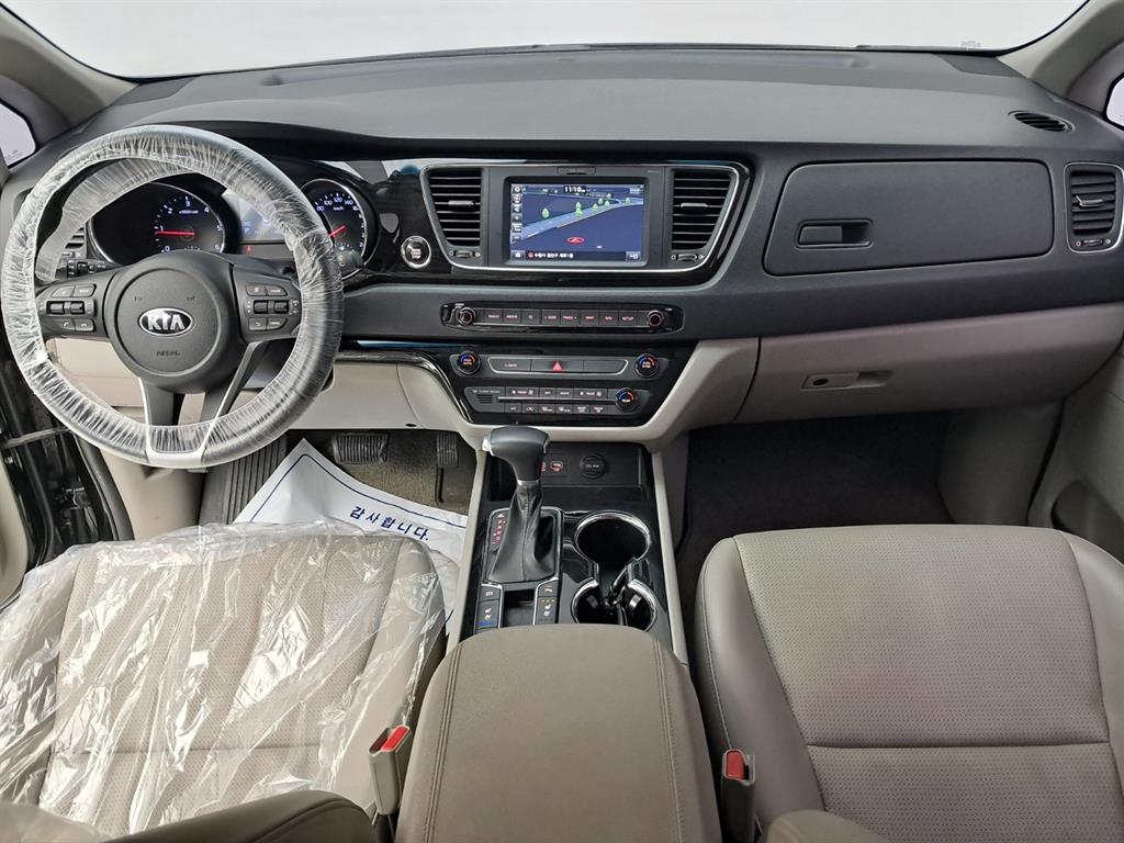 KIA Carnival - Vista 11