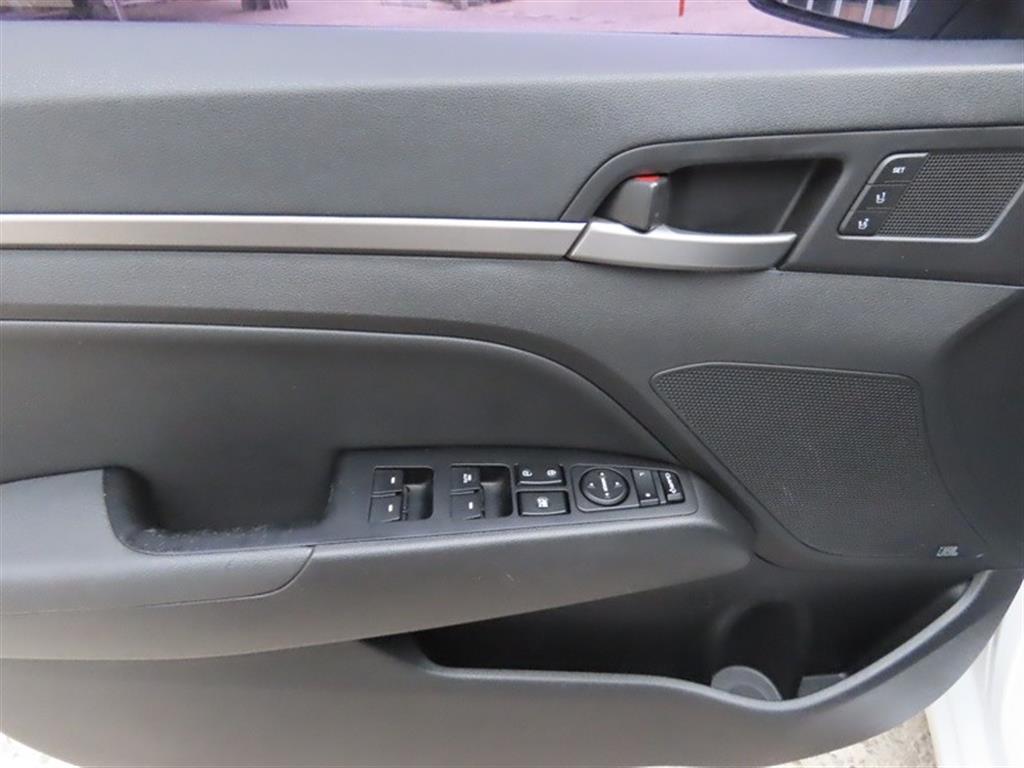 HYUNDAI Avante - Vista 11