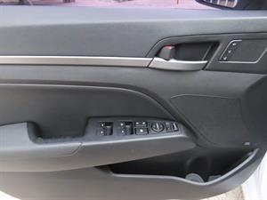 HYUNDAI Avante - Vista 12