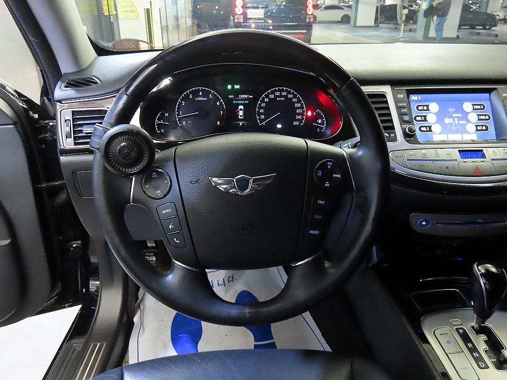 HYUNDAI Genesis - Vista 8