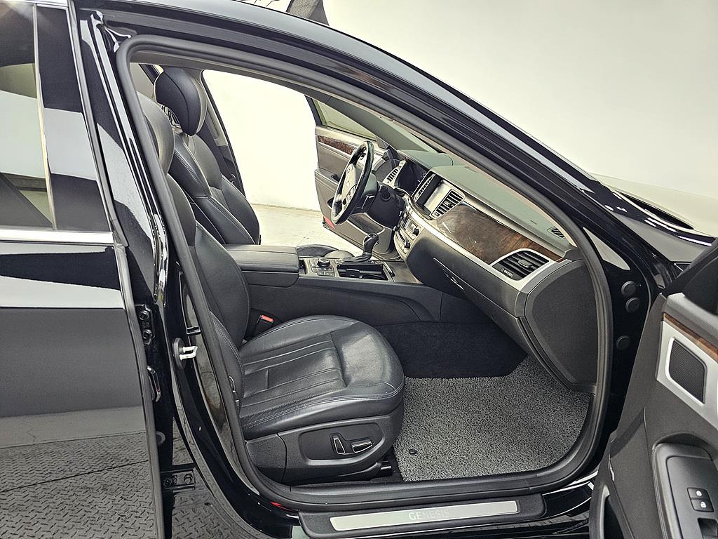 HYUNDAI Genesis - Vista 11