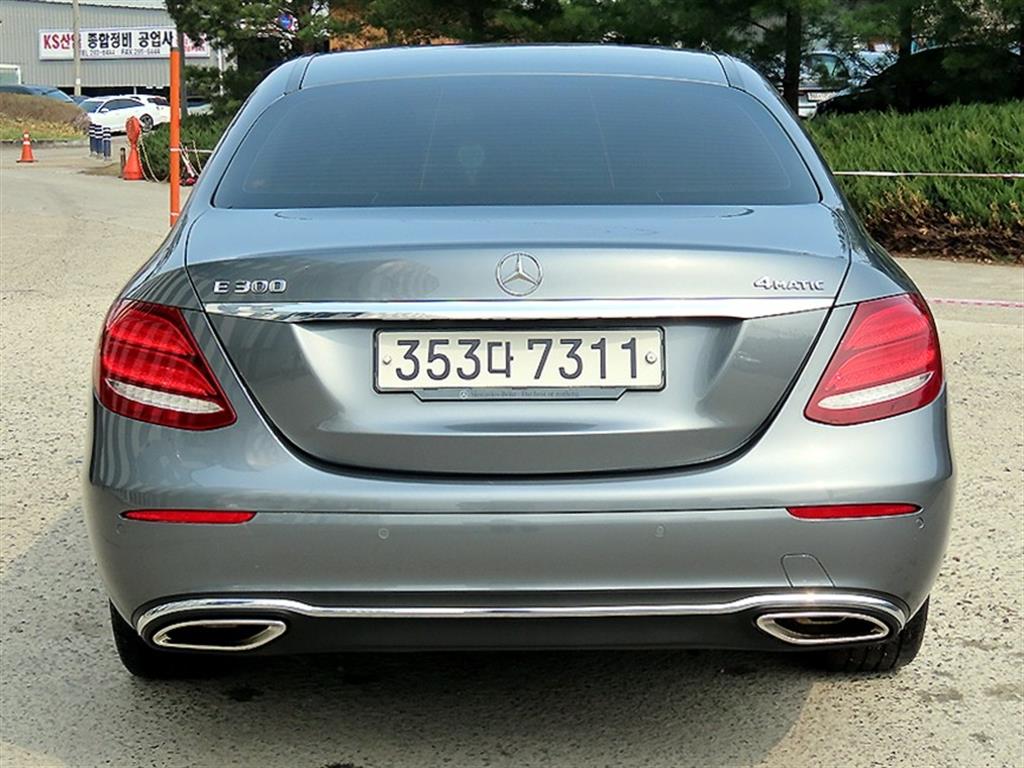 Mercedes Benz E class - Vista 5