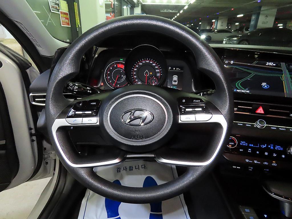 HYUNDAI Avante - Vista 8