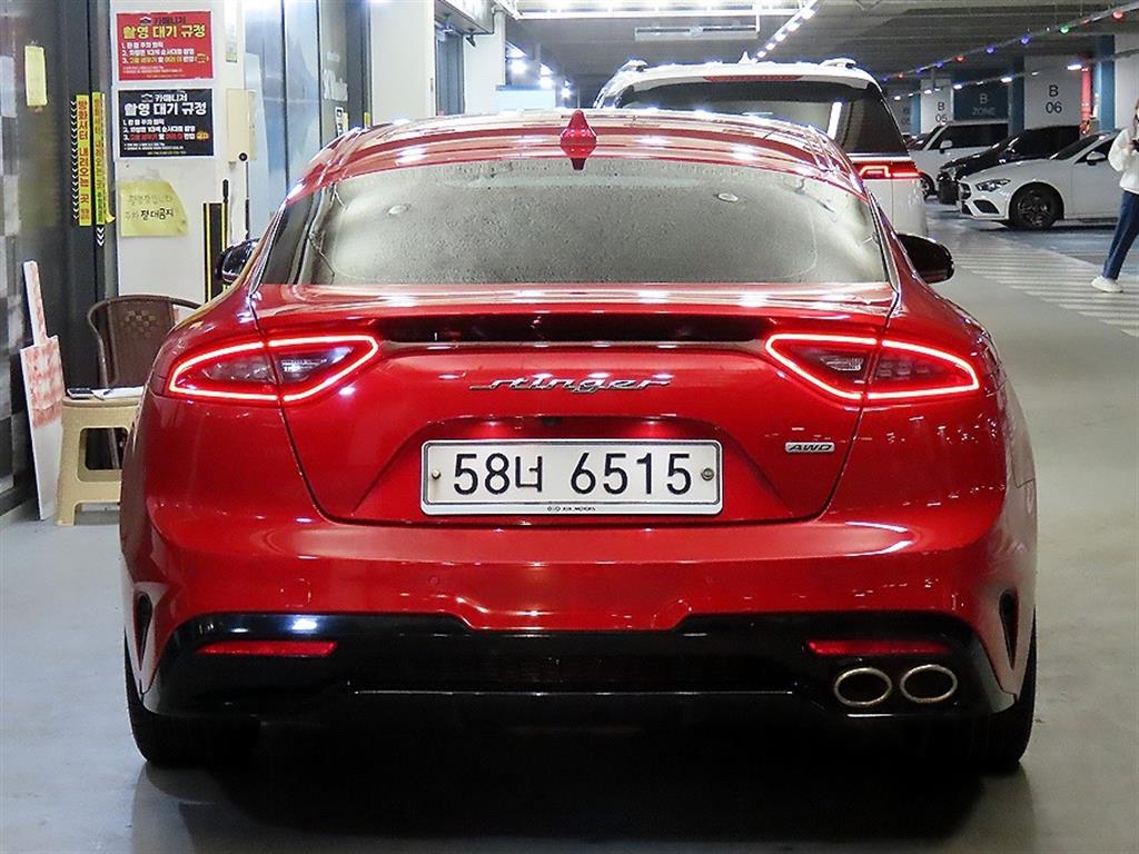 KIA Stinger - Vista 5