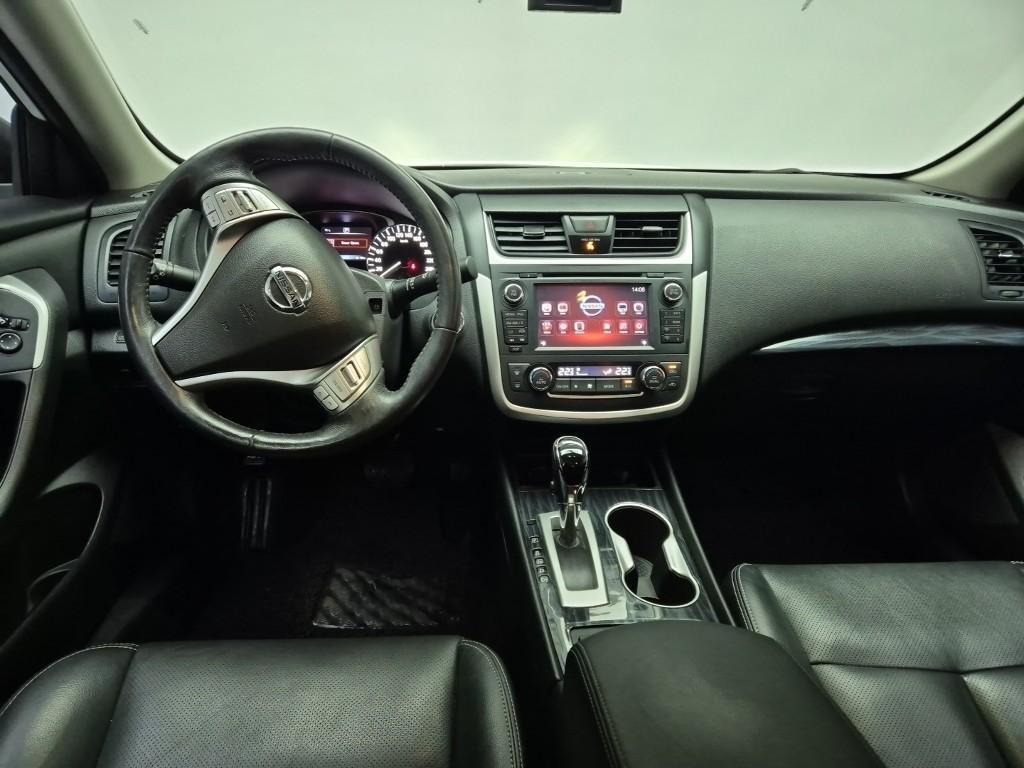 Nissan Altima - Vista 7