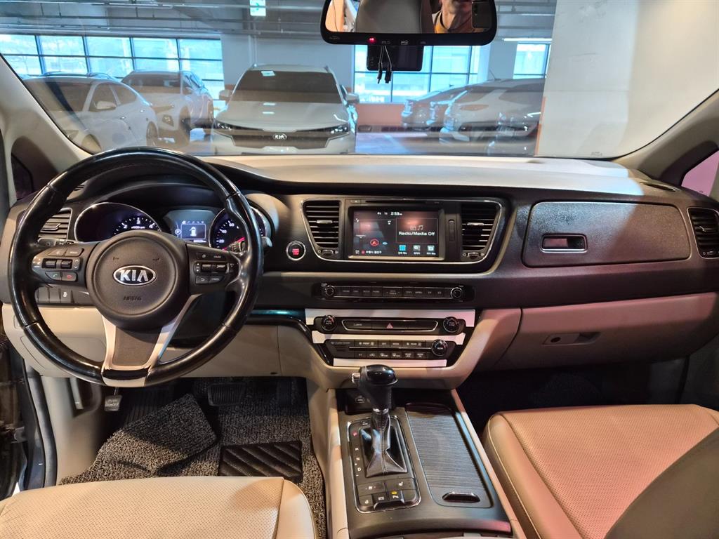 KIA Carnival - Vista 7