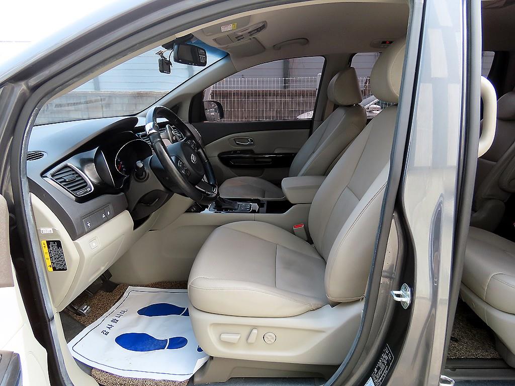 KIA Carnival - Vista 5