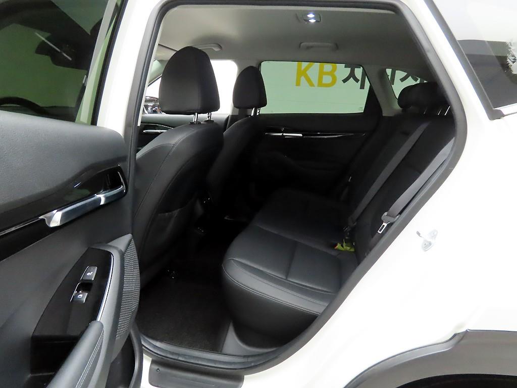 KIA Seltos - Vista 12