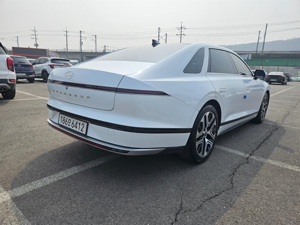 HYUNDAI Grandeur - Vista 4