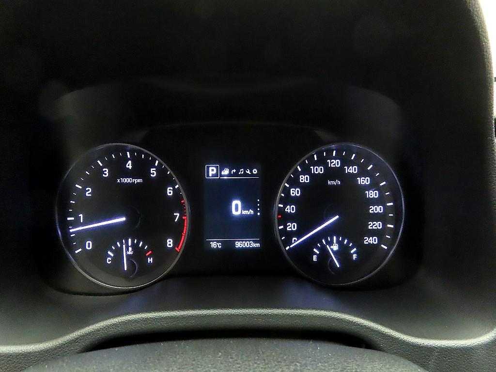 HYUNDAI Avante - Vista 6