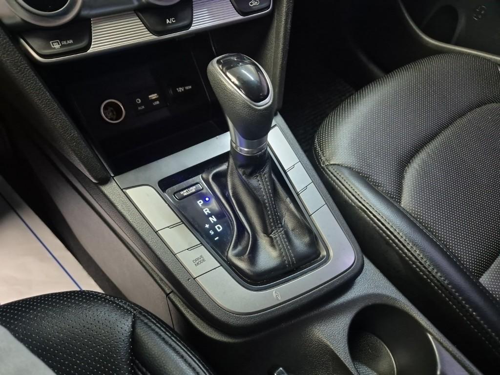 HYUNDAI Avante - Vista 8