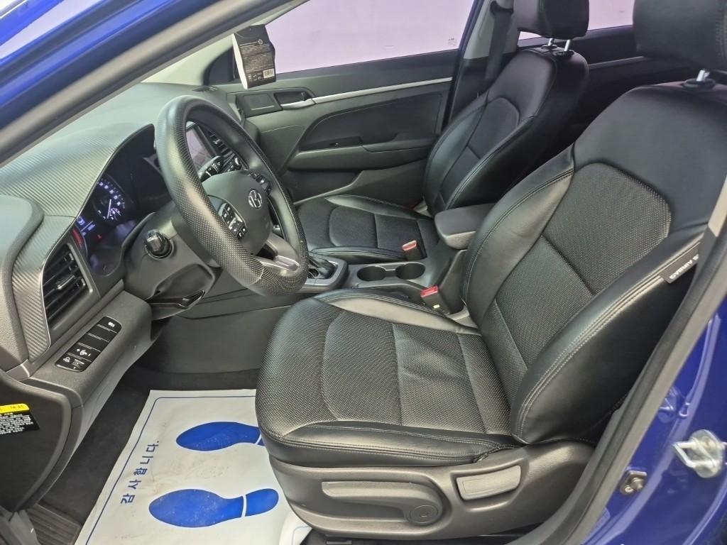 HYUNDAI Avante - Vista 11