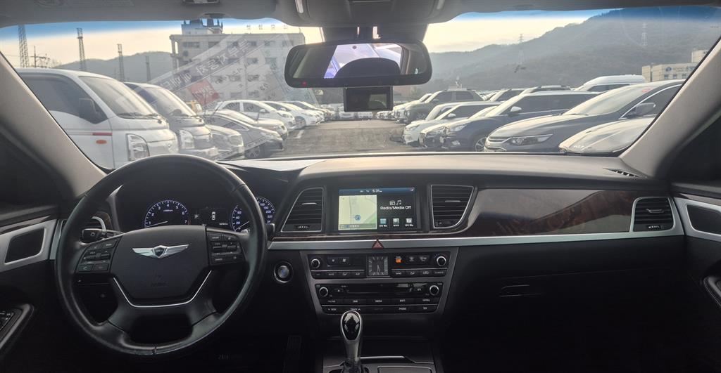 HYUNDAI Genesis - Vista 7